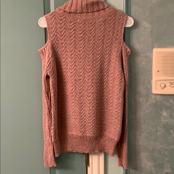sweater - Picture 3 of 3